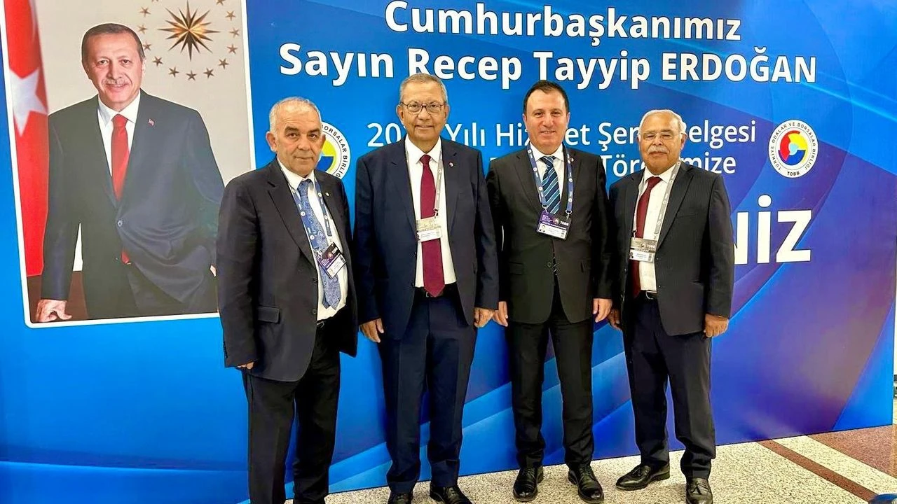 Tobbdan Kmtso Meclis Baskani Oksuze Hizmet Seref Belgesi1