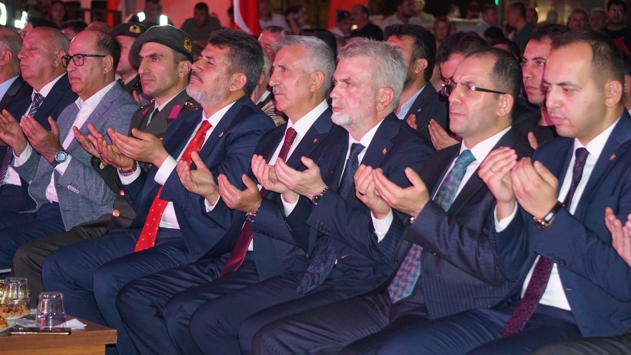 Lacivert Modern Canlı Yayın Youtube Küçük Resmi (1)-1