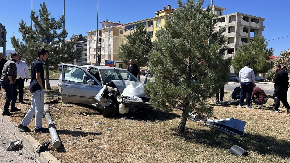 Kahramanmarasta Trafik Kazasi Yaralilar Hastaneye Kaldirildi1