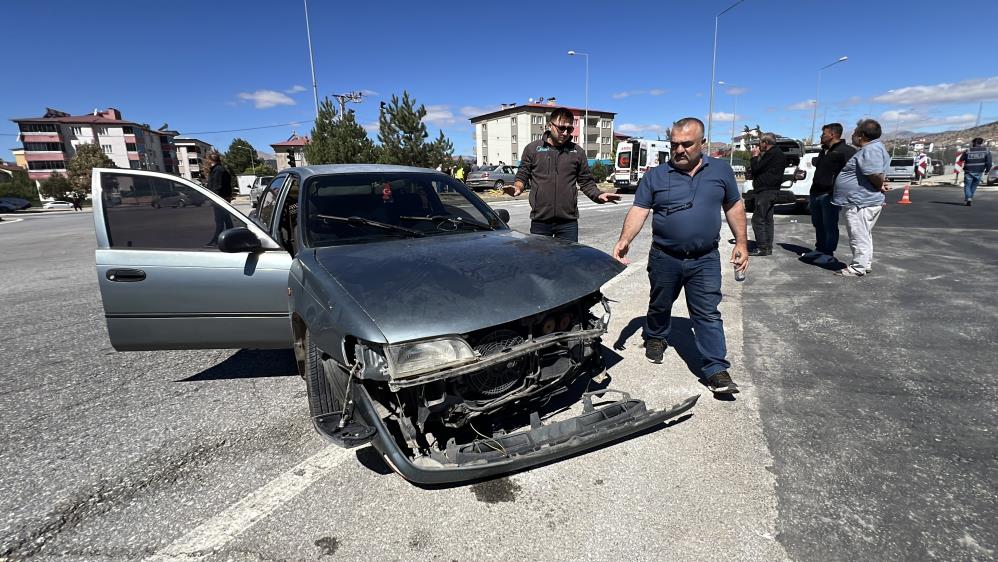 Kahramanmarasta Trafik Kazasi Yaralilar Hastaneye Kaldirildi3