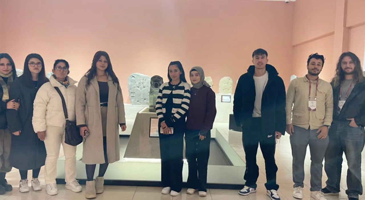 Kahramanmaras Muzesine Arkeoloji Ogrencilerinden Egitim Gezisi (1)