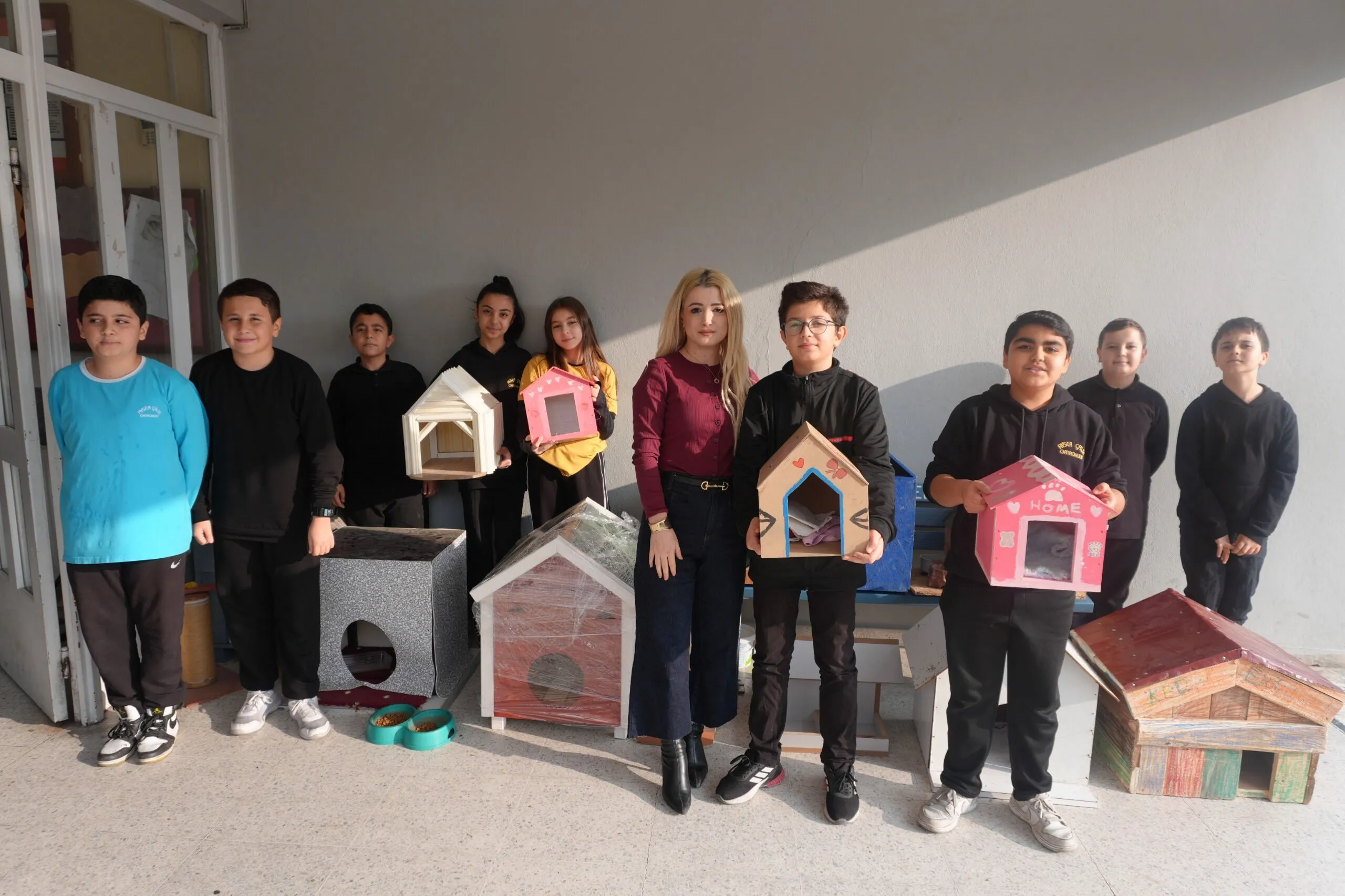 Kahramanmarasta Ogrenciler Sokak Hayvanlari Icin 500 Kedi Evi Uretti 2