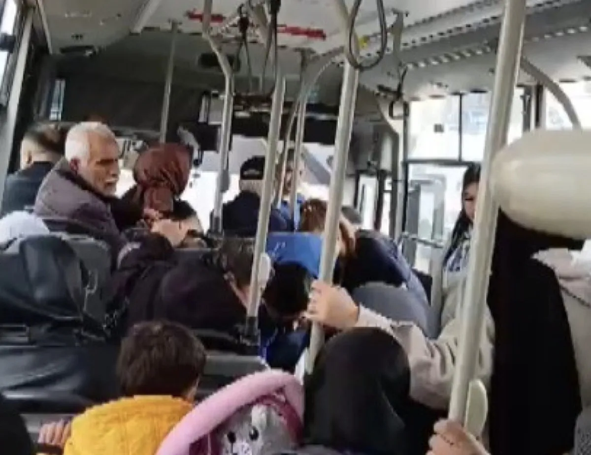 Kahramanmarasta Otobuste Bayilan Cocuk Soforun Cabasi Ile Hastaneye Yetistirildi