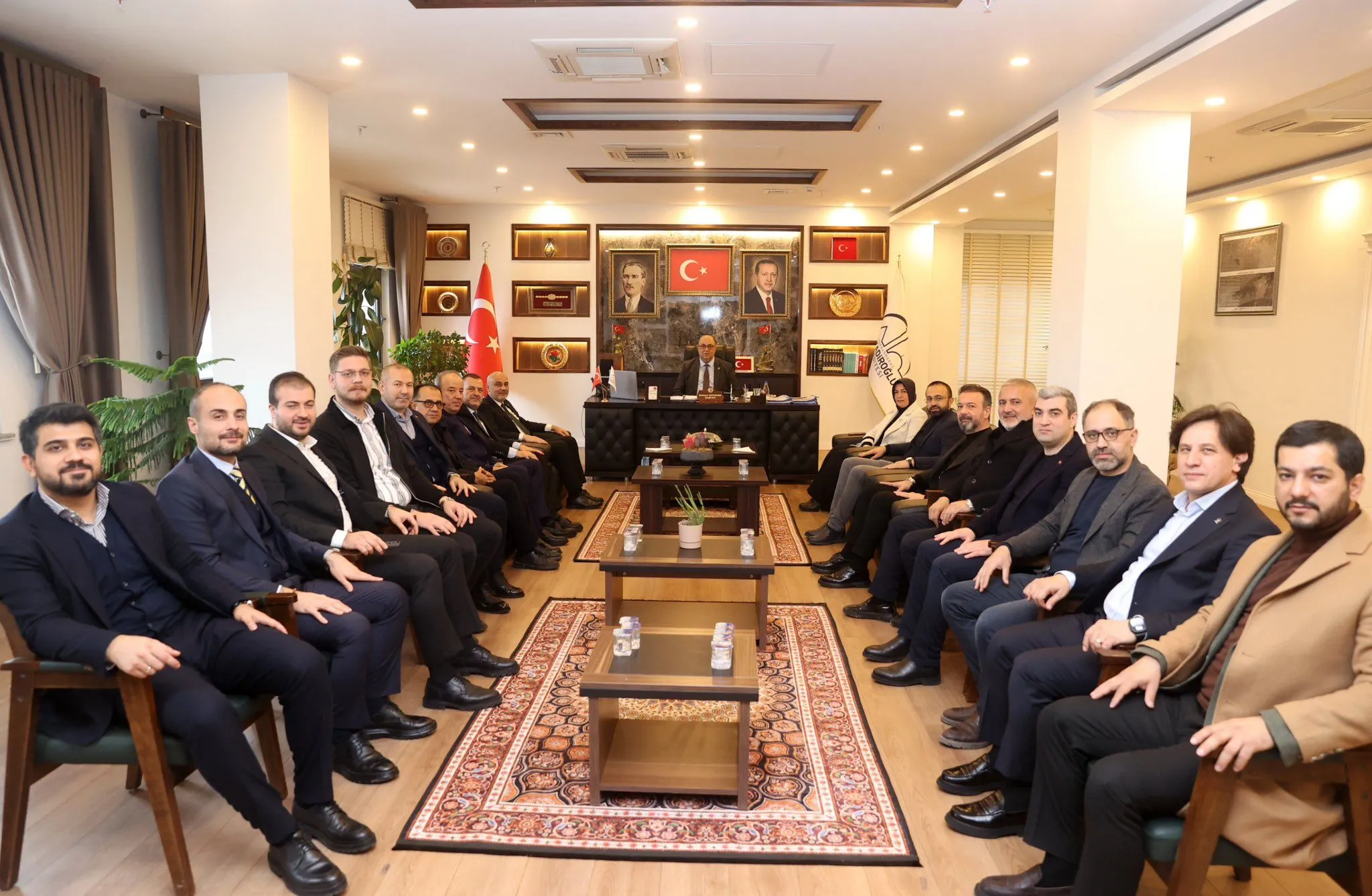 Ak Partiden Baskan Akpinara Gecmis Olsun Ziyareti 1