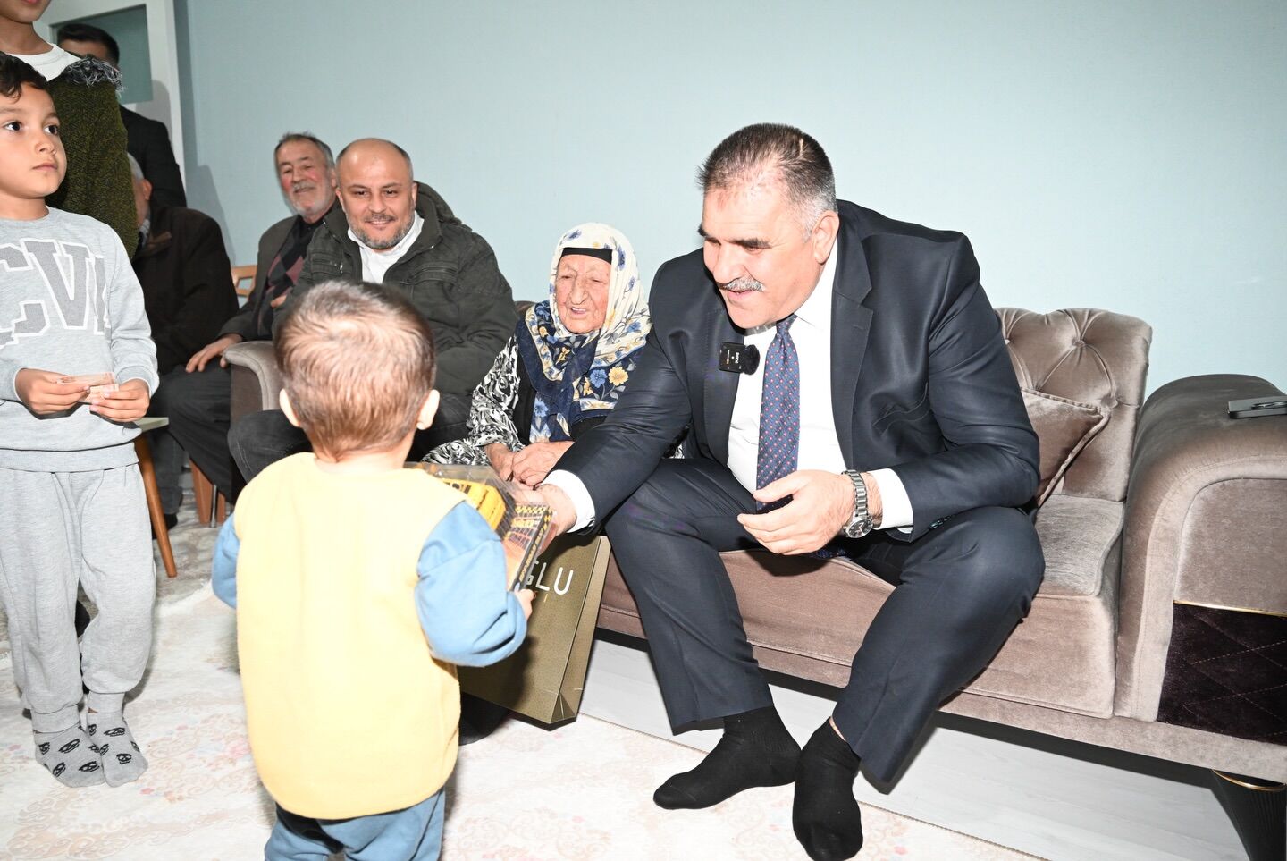 641749395 18102760322498615 7973812765575231997 N