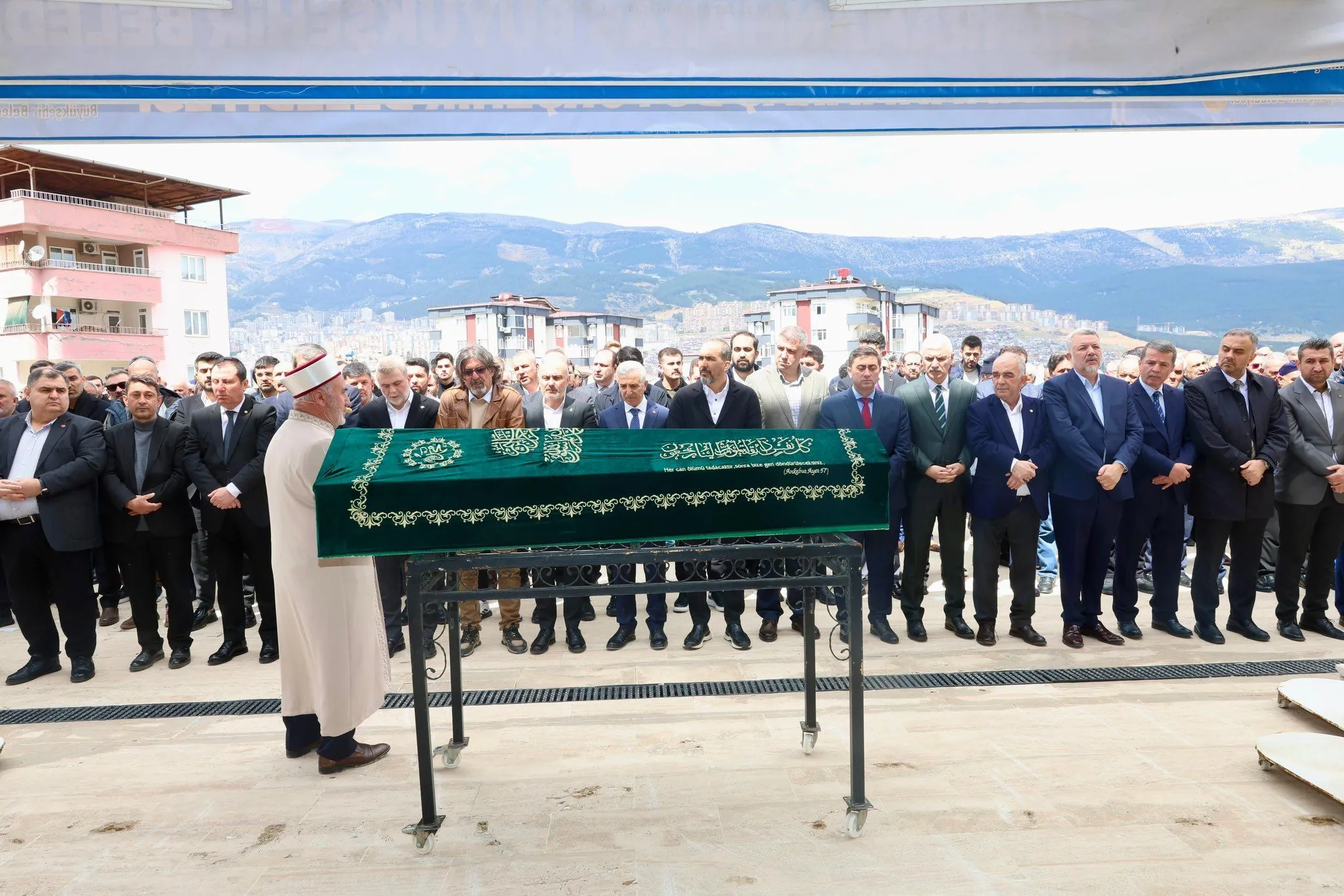 Ahmet Ozdemirin Aci Gunu Annesi Dualarla Ugurlandi 4