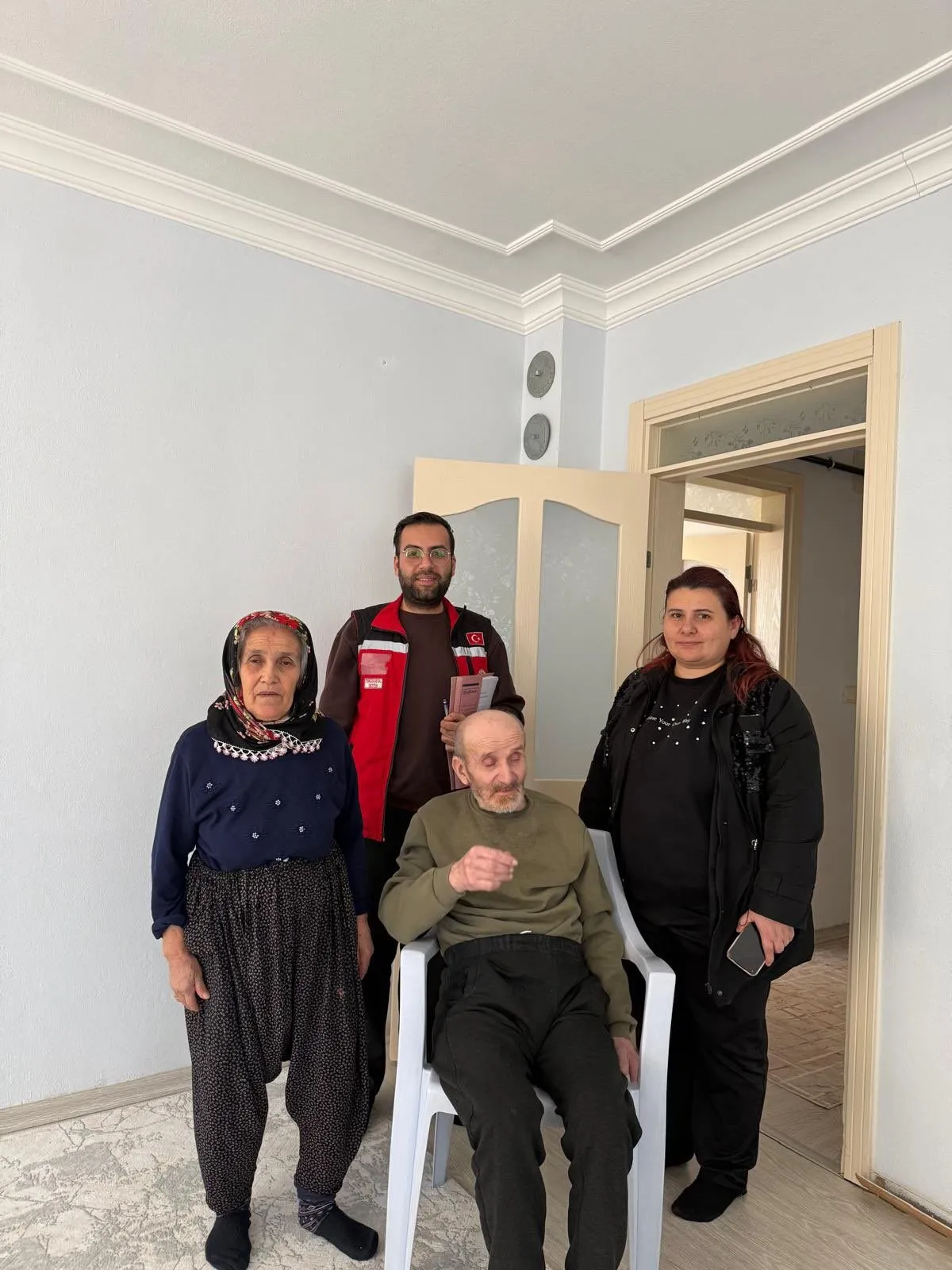 Andirinda Yaslilara Bayram Surprizi Bakanin Selami Ulastirildi1