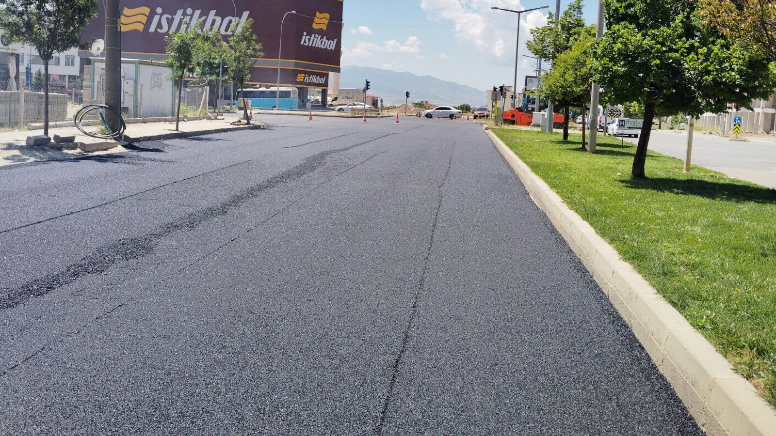 Dogukentte Ulasim Devrimi Binlerce Ton Asfalt Serilecek2