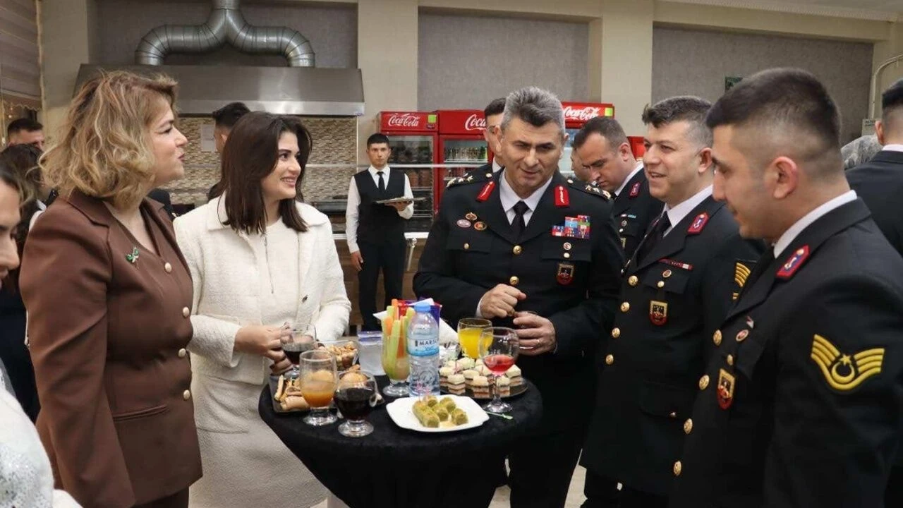 Kahramanmaras Jandarmada Bayramlasma Aileler Bir Araya Geldi