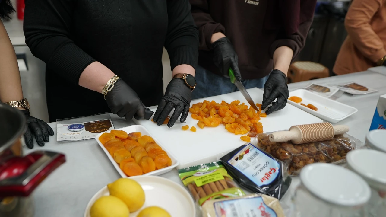 Kahramanmarasta Geleneksel Hosaf Ve Corek Atolyesi 2