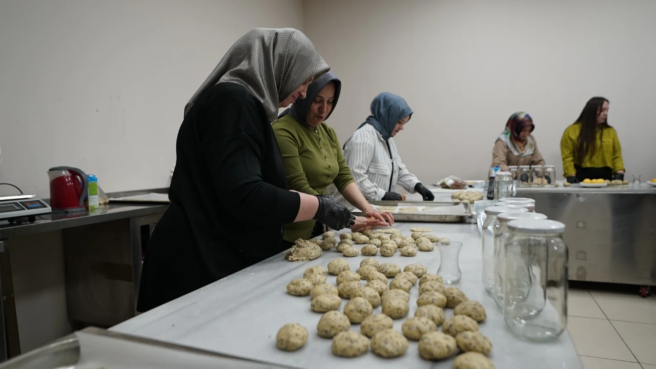 Kahramanmarasta Geleneksel Hosaf Ve Corek Atolyesi 6
