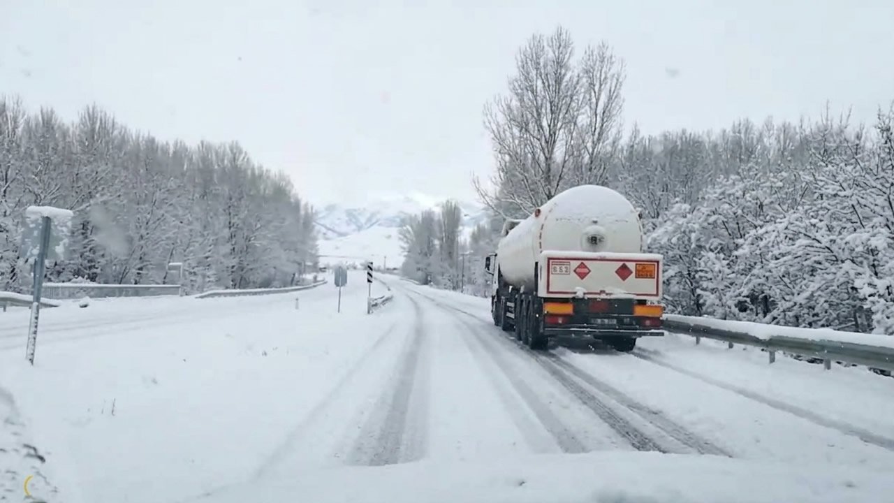 Mevsim Normalleri Altüst Oldu: Kahramanmaraş'ta Oraya Kar Yağdı