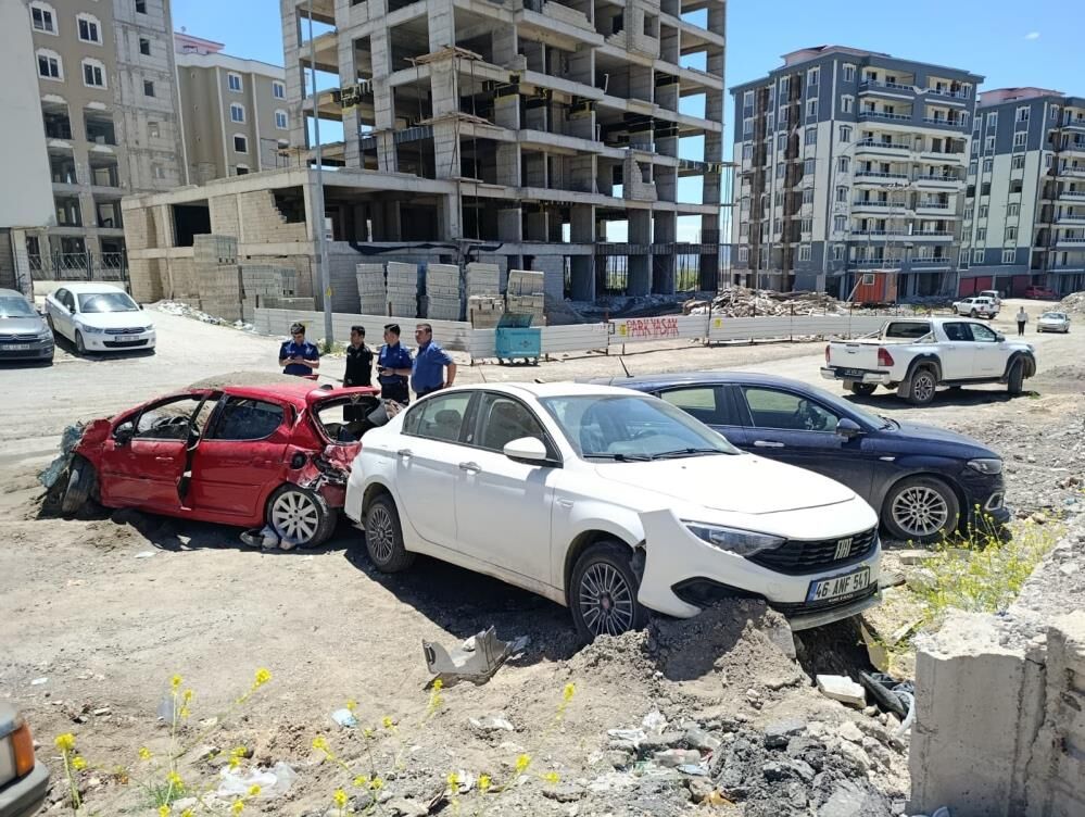 Dogukent Mahallesi Trafik Kazasi Freni Patlayan Kamyon 7 Araci Bicti3