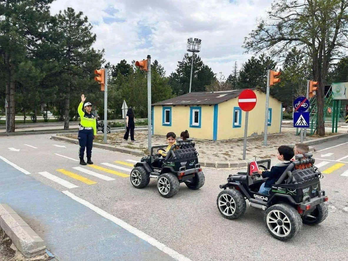 Kahramanmaras Jandarmasindan Hacilar Okuluna Surpriz 2