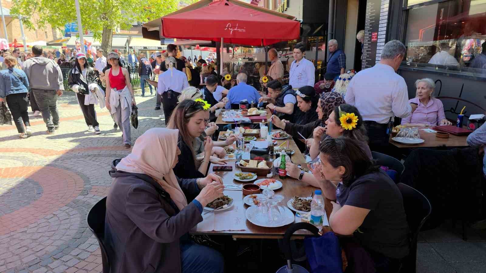 Turistler Ziyaret