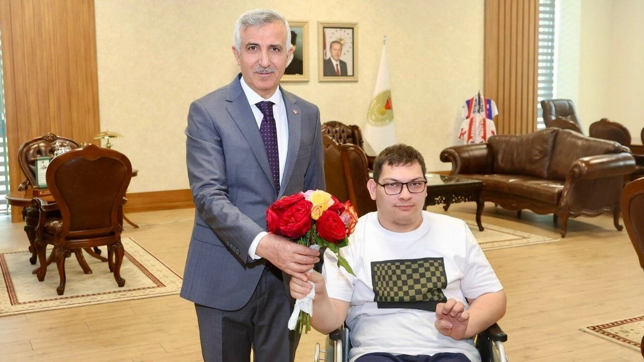 Vali Mukerrem Unluer Ozel Cocuklari Makaminda Agirladi 1