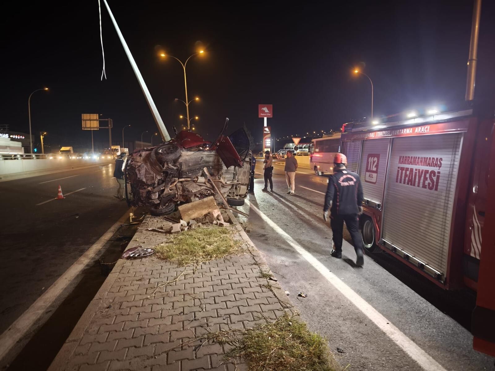 Kahramanmarasta Feci Kaza Otomobil Direge Carpti 1I Agir 2 Yarali (4)