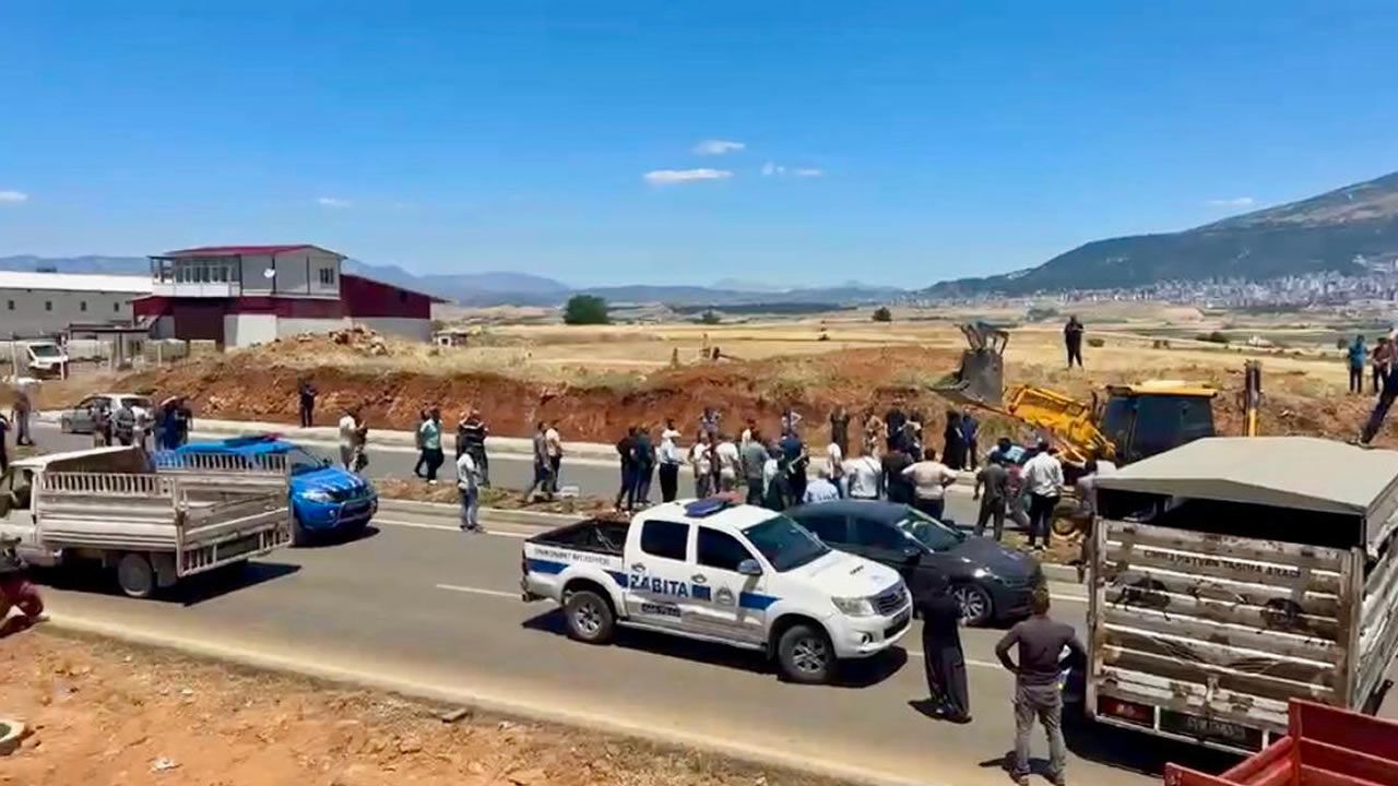 Kahramanmaraş’ta Kaçak Yapı Tepkisi: Batı Köyleri Yolu Ulaşıma Kapatıldı