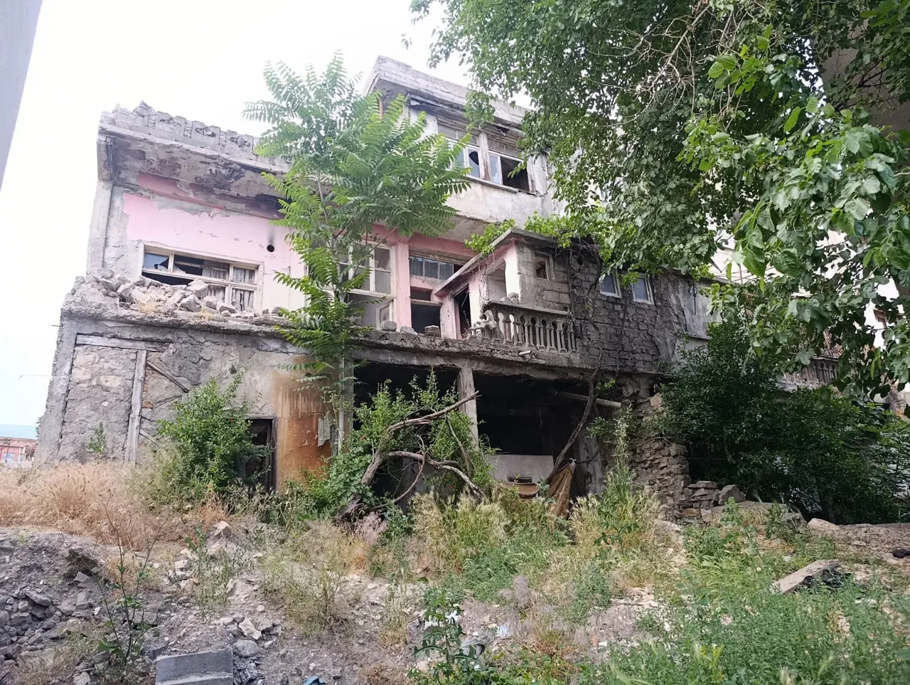 Kahramanmarasta Metruk Bina Endisesi Mahalleli Diken Ustunde Bakkala Bile Rahat Gidem 1797206 202606151717 20260615171712 4