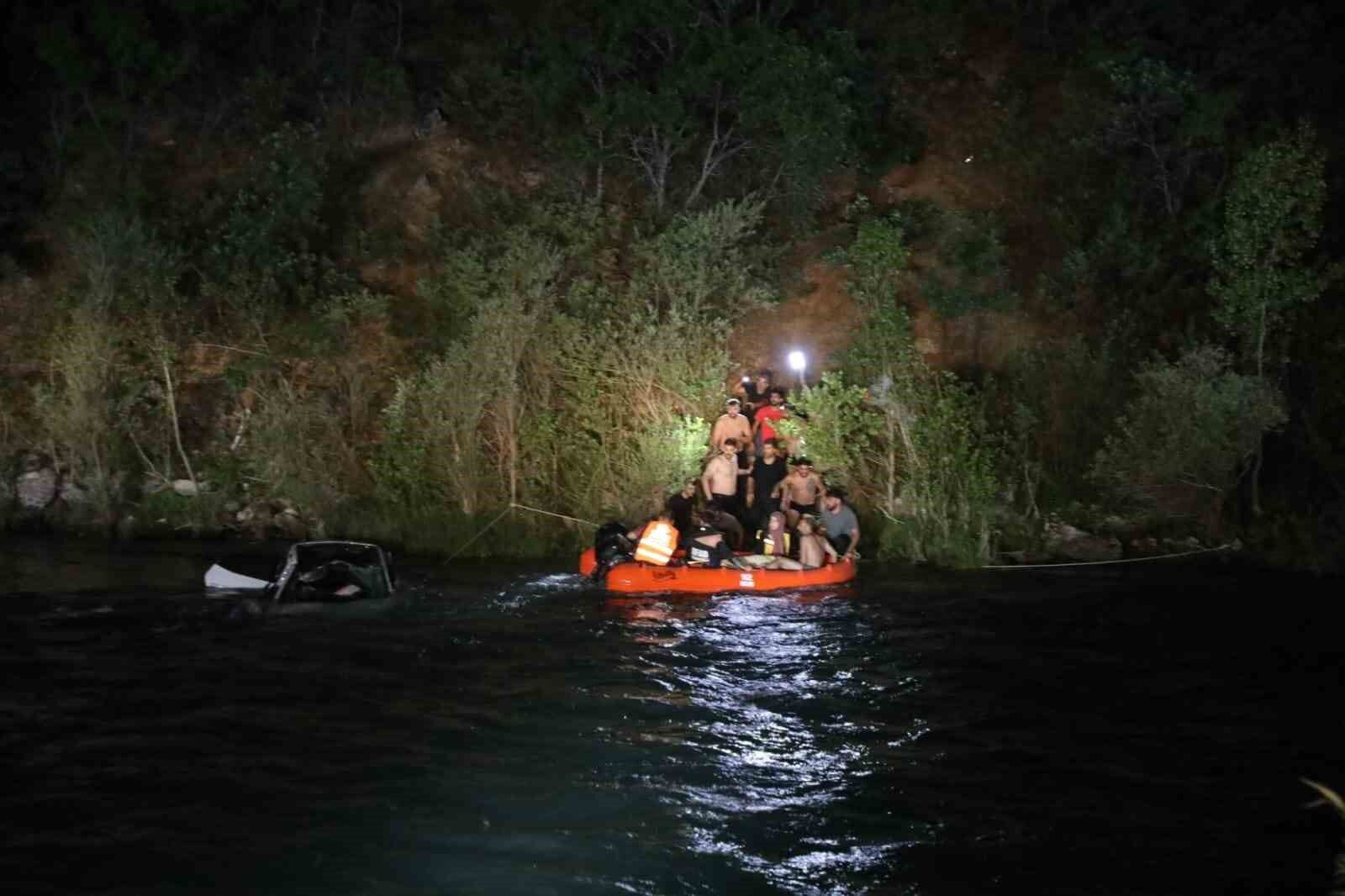 Munzur Nehri'ne Yuvarlanan Otomobilde Acı Son: Genç Kadın Hayatını Kaybetti