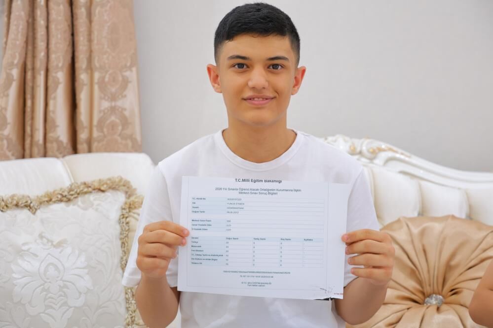 DEPREMİN GÖLGESİNDEN ZİRVEYE! Kahramanmaraşlı Yunus Eymen LGS’de Türkiye Birincisi Oldu!