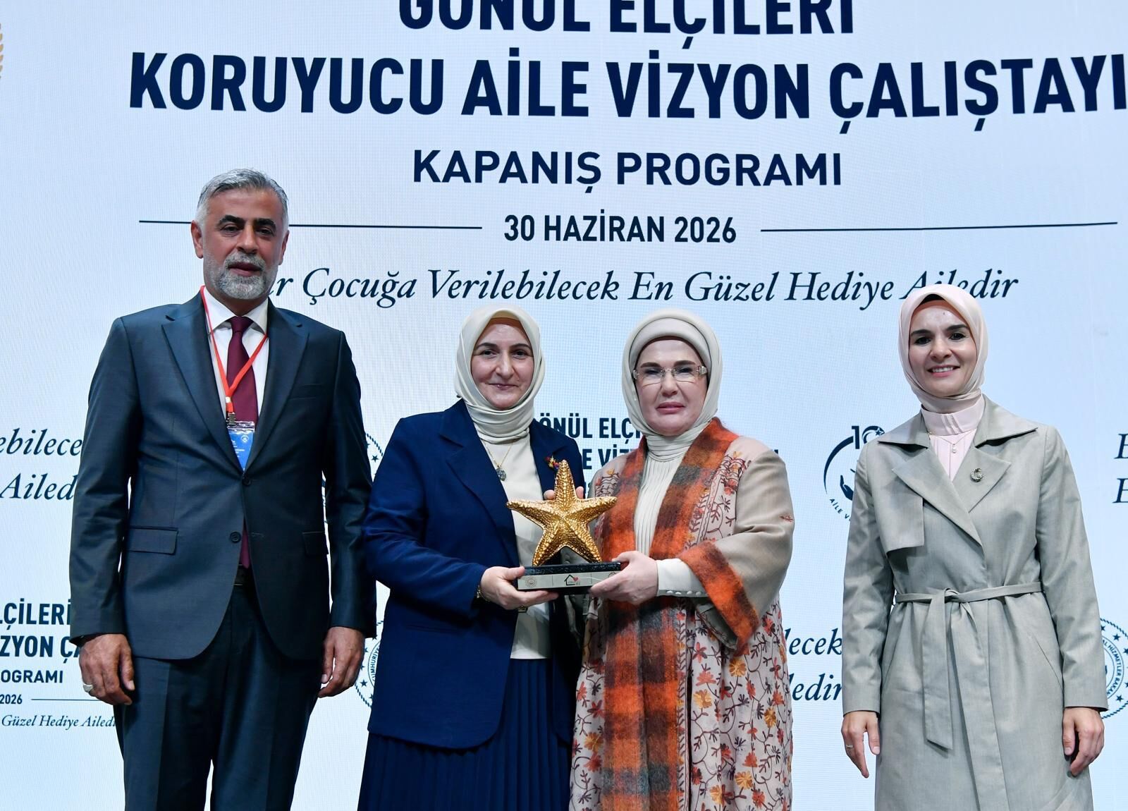 Emine Erdogandan Kahramanmarasa Buyuk Onur Odul Verildi (2)