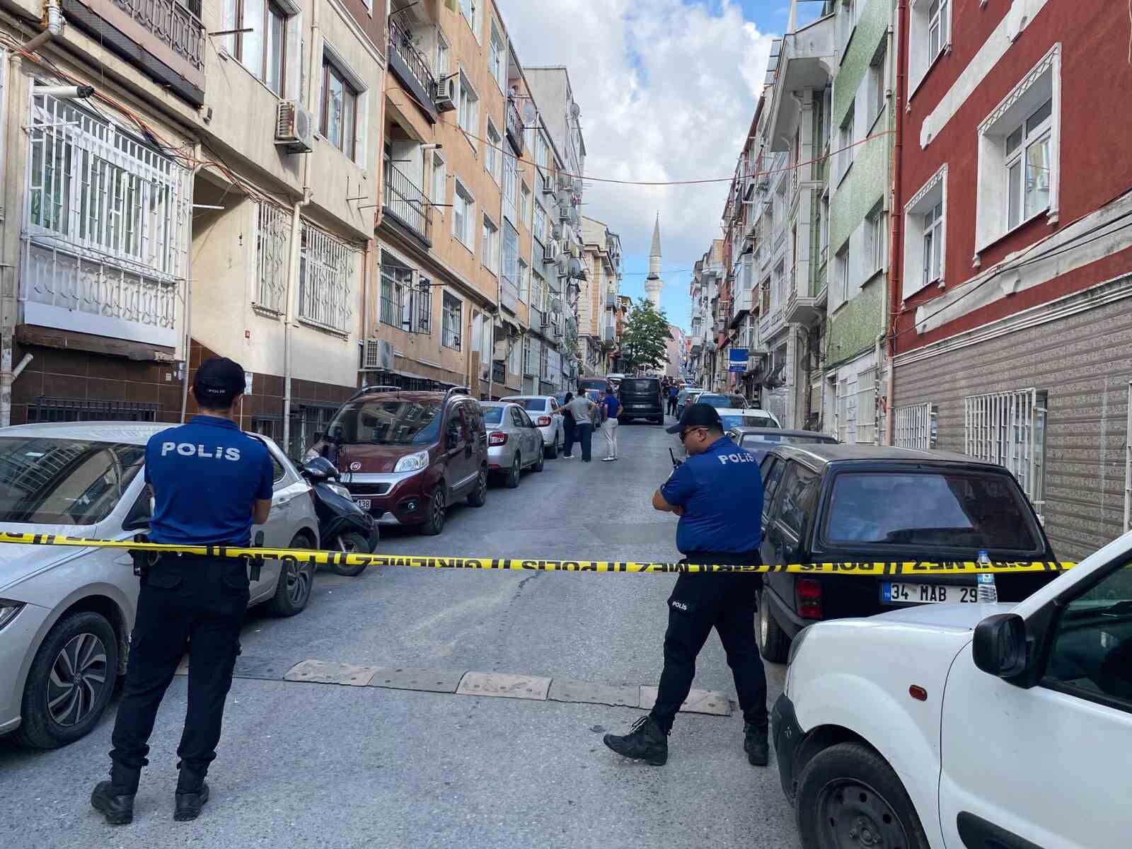 Kahramanmaraş’a gitmişti: Fatih’te emekli polis eşi ve kızını öldürdü