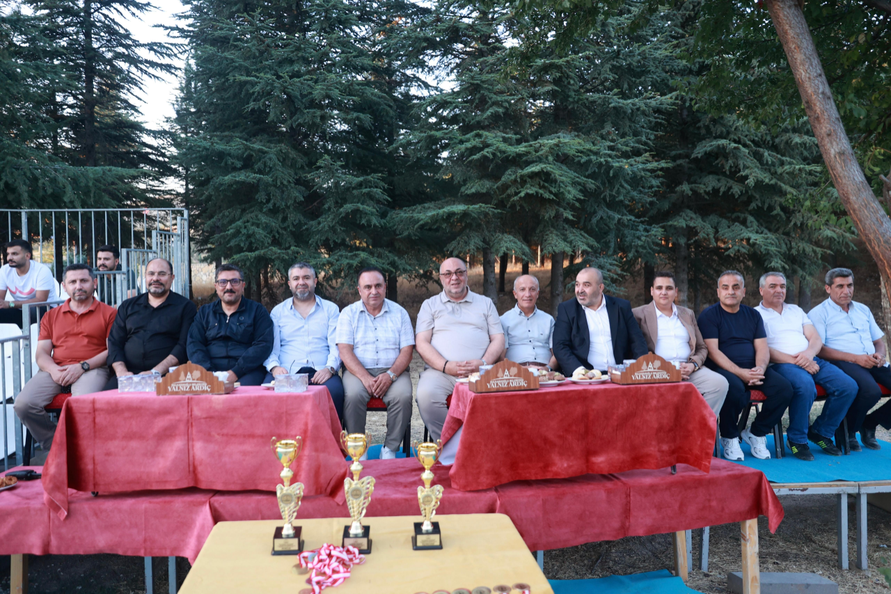 Dulkadiroglunda Kurumlar Arasi Futbol Heyecani 28 Takim Mucadele Ediyor (3)
