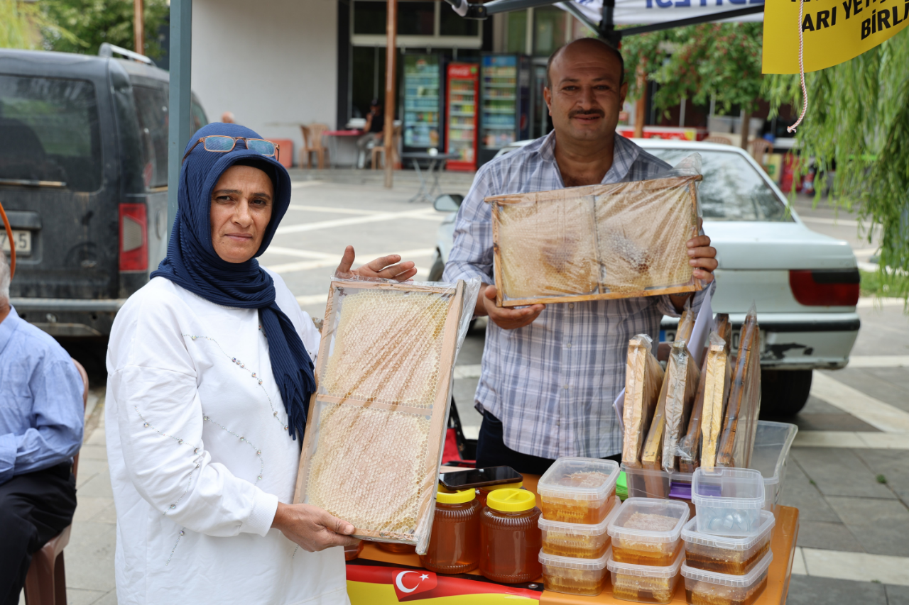 Goksunda Bal Festivali Renkli Goruntulere Sahne Oldu Birinci 1 Kilogram Bal Yedi (7)