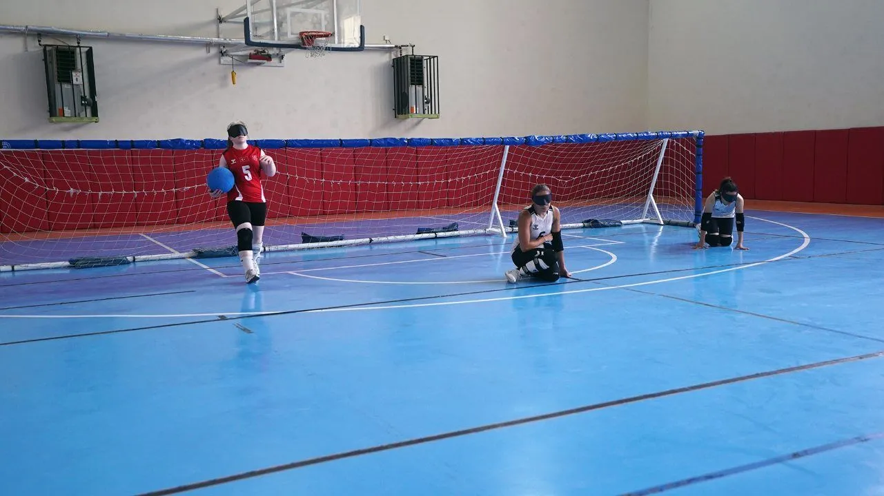 Kahramanmarasin Sultanlari Goalball Avrupa Sampiyonlar Liginde Sampiyonluk Icin Ter Dokuyor (5)