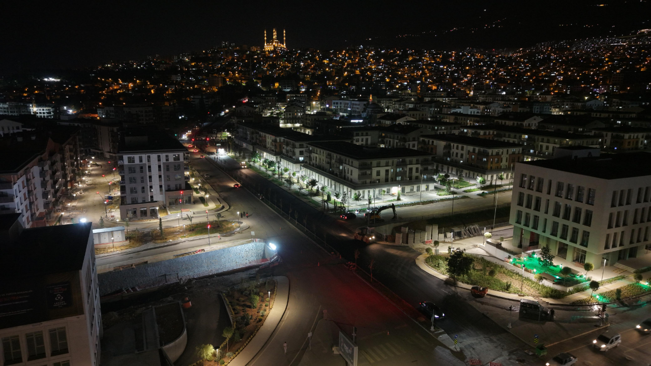 Kahramanmarasta Kuddusi Baba Bulvari Yenileniyor Sicak Asfalt Ve Kapsamli Cevre Duzenlemesi (3)