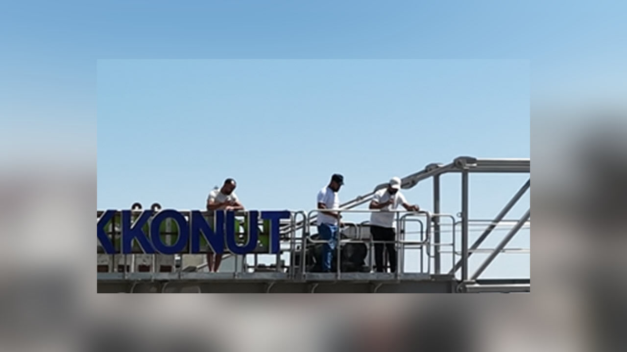 Kahramanmaraş'ta maaş krizi: 4 işçi 30 metrelik kule vince çıktı