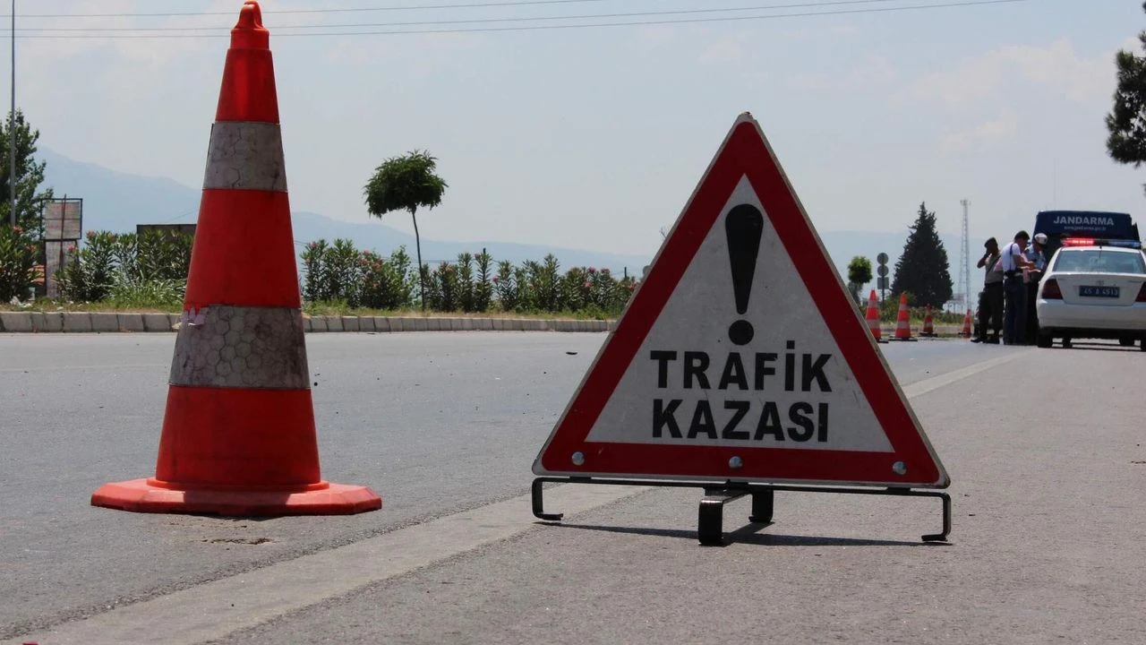Kahramanmaraş’ta otomobil TIR’a arkadan çarptı: 1 kişi öldü, 1 kişi ağır yaralandı