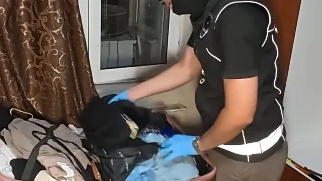 Kirmizi Bultenle Fasli Kadin Avcilar Da Yakal 3 20156887 O