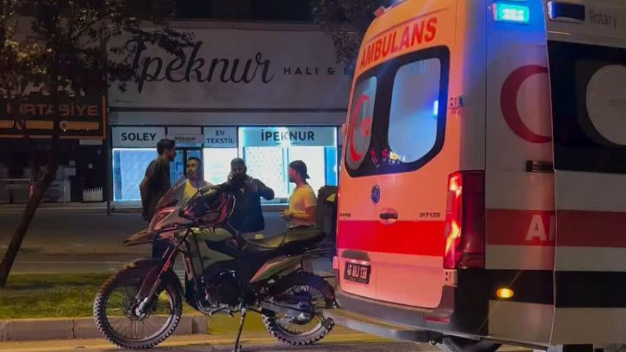 KAHRAMANMARAŞ'TA OTOMOBİL MOTOSİKLETE ÇARPTI: 1 YARALI