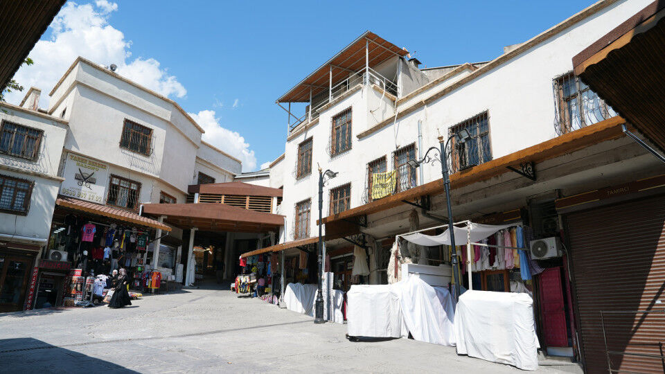 Kahramanmaraş Saraçhane Meydanı’nda Tarihi Dokuya Uygun Düzenleme Tamamlandı