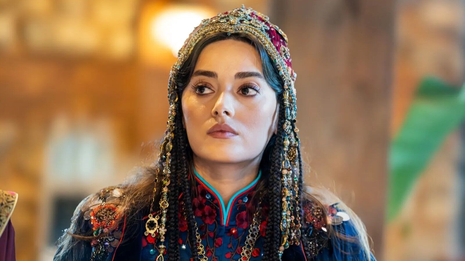Aşk ve Taht Melike Hüma Hatun Kimdir? Simay Barlas Diziye Katıldı
