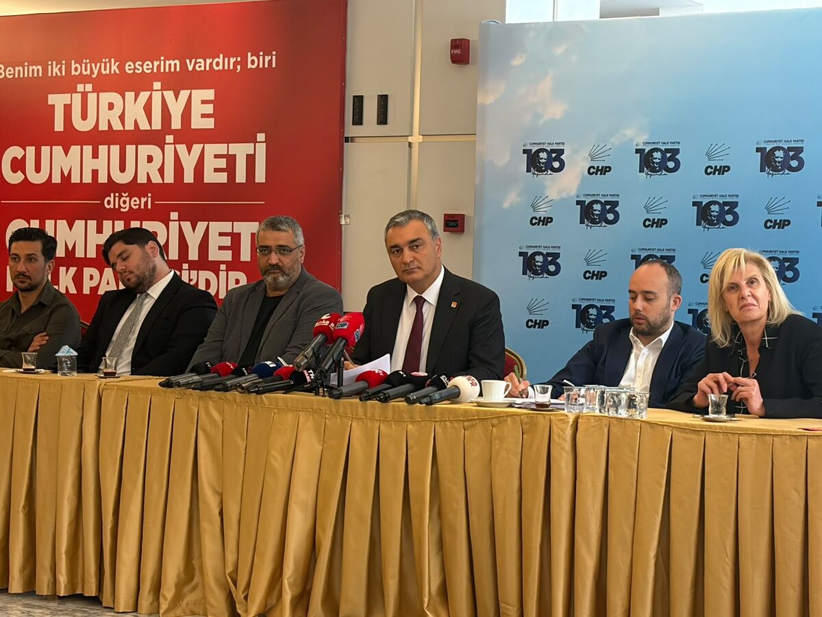 CHP'den AKP'ye Geçen Başkanlara Tepki: Kurumsal Kimlik Vurgusu