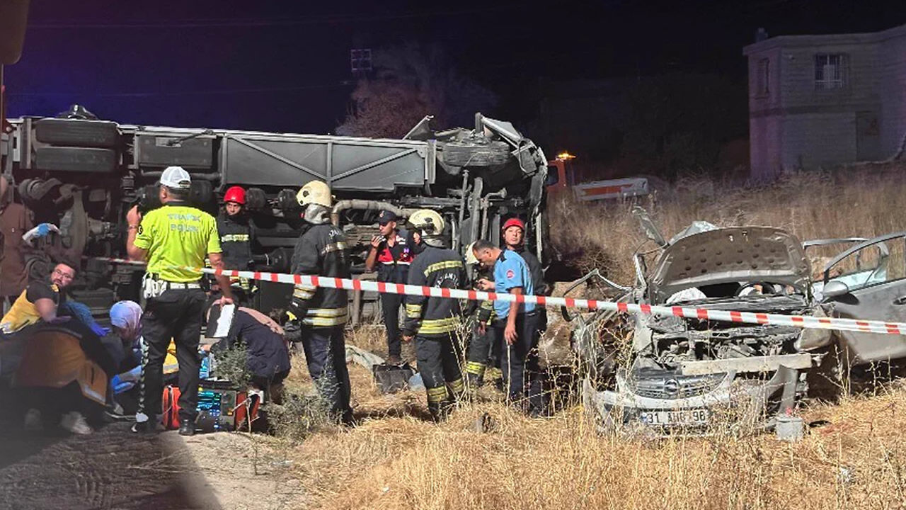 Gaziantep’te feci kaza: Otobüs ve otomobil çarpıştı, 7 kişi öldü