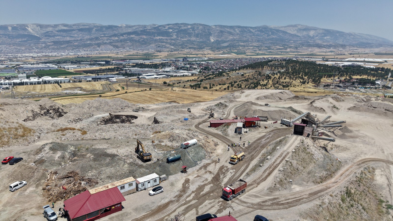 Kahramanmarasta Deprem Enkazlari Boyle Donusuyor 2 Yilda Tamamen Tarih Olacak (5)
