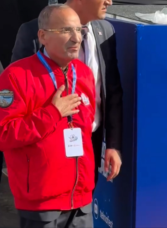 Bir Suredir Hastalikla Mucadel 20298059 9799 1 M