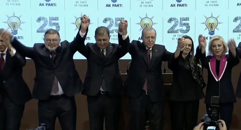 Cemil Tugay Ak Partiye Gecti Cumhurbaskani Erdogan Rozet Takti (2)