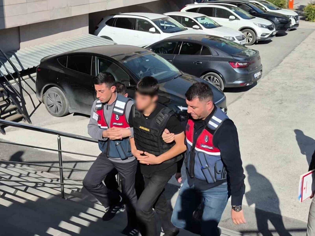Eskişehir'de Amca Cinayeti: 15 Yaşındaki Yeğen Adliyede