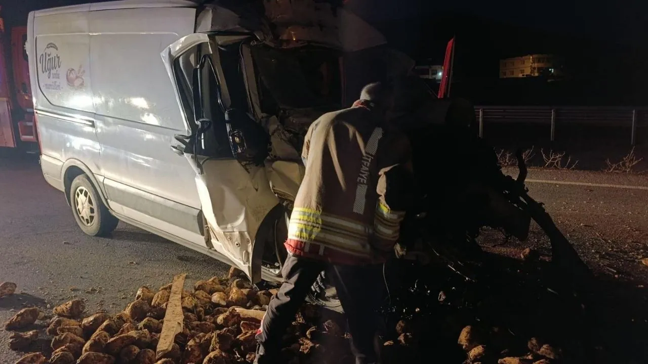 Kahramanmaras Afsinde Feci Kaza Surucu Agir Yaralandi