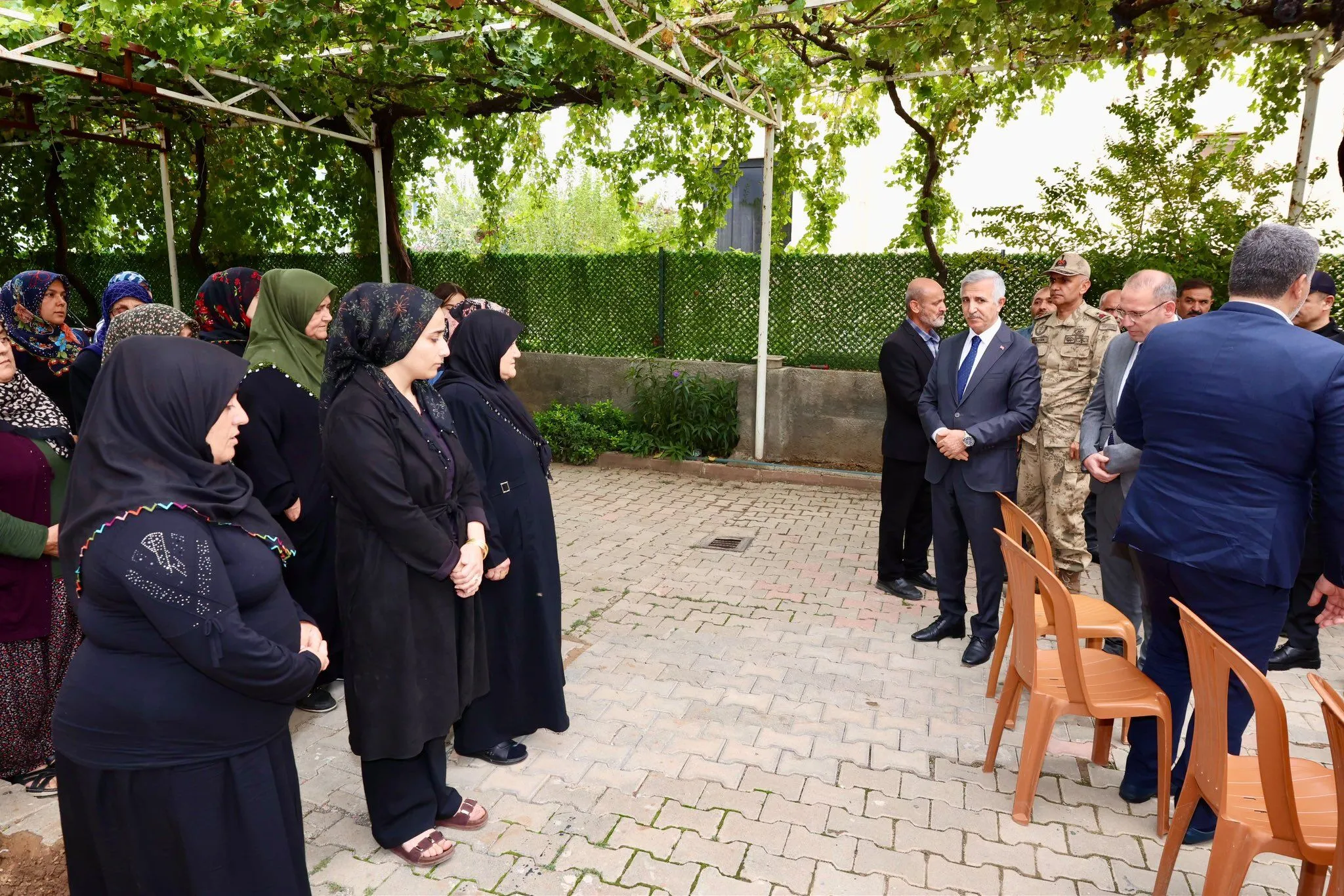 Kahramanmaras Valisi Mukerrem Unluerden Hayatini Kaybeden Polis Memurunun Ailesine Taziye Ziyareti 2