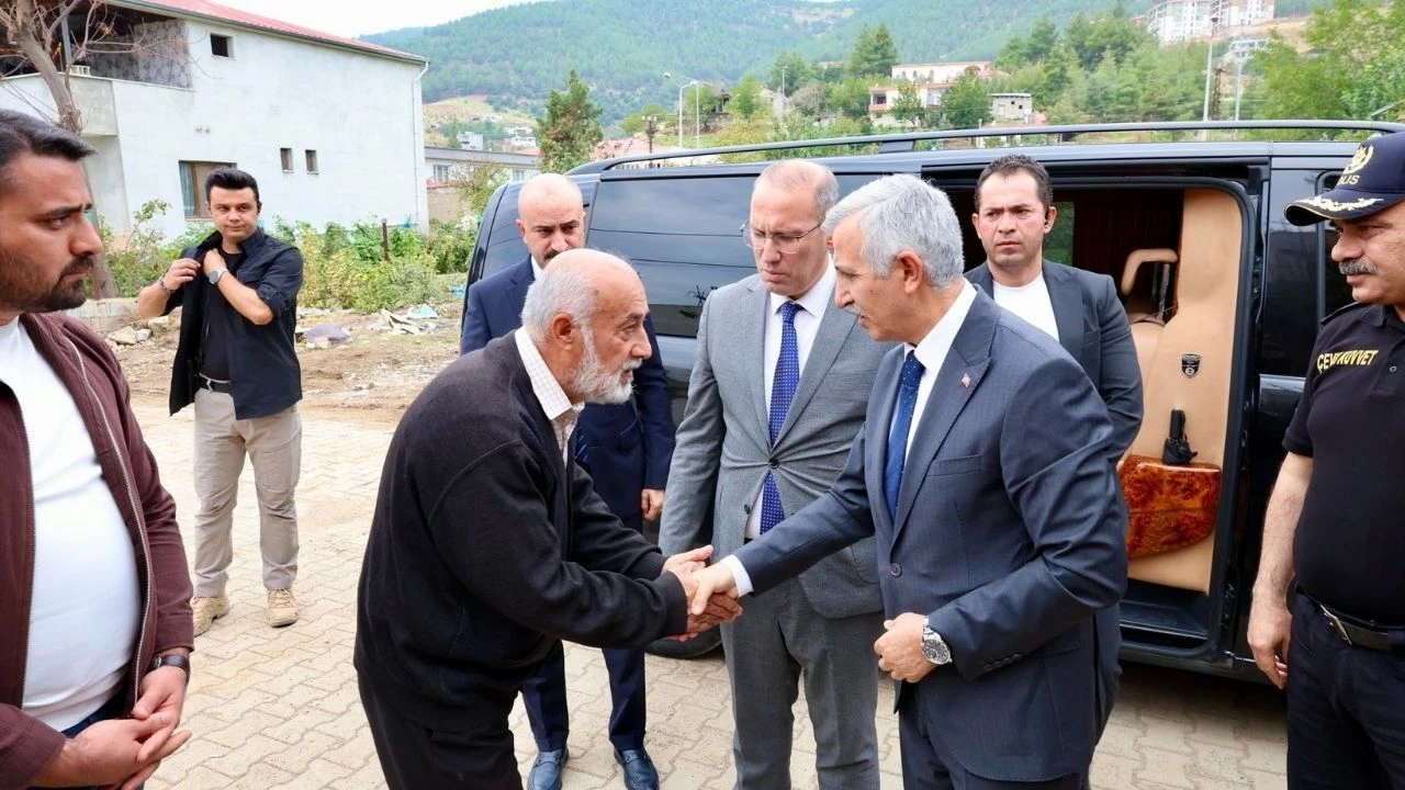 Kahramanmaras Valisi Mukerrem Unluerden Hayatini Kaybeden Polis Memurunun Ailesine Taziye Ziyareti 4