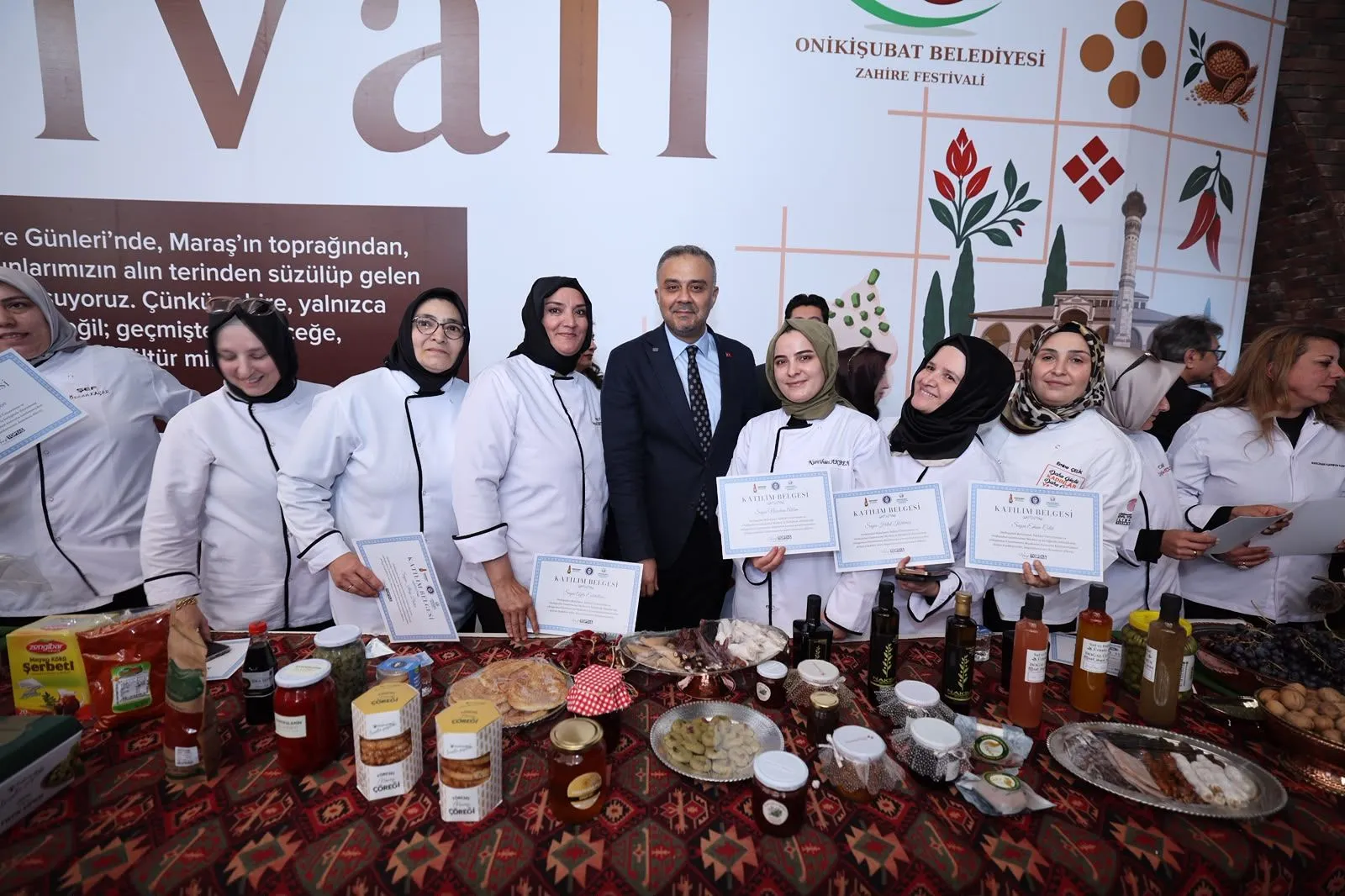 Kahramanmarasli Vatandaslar Onikisubat Zahire Festivaline Akin Etti Koklu Kultur Yasatildi 2