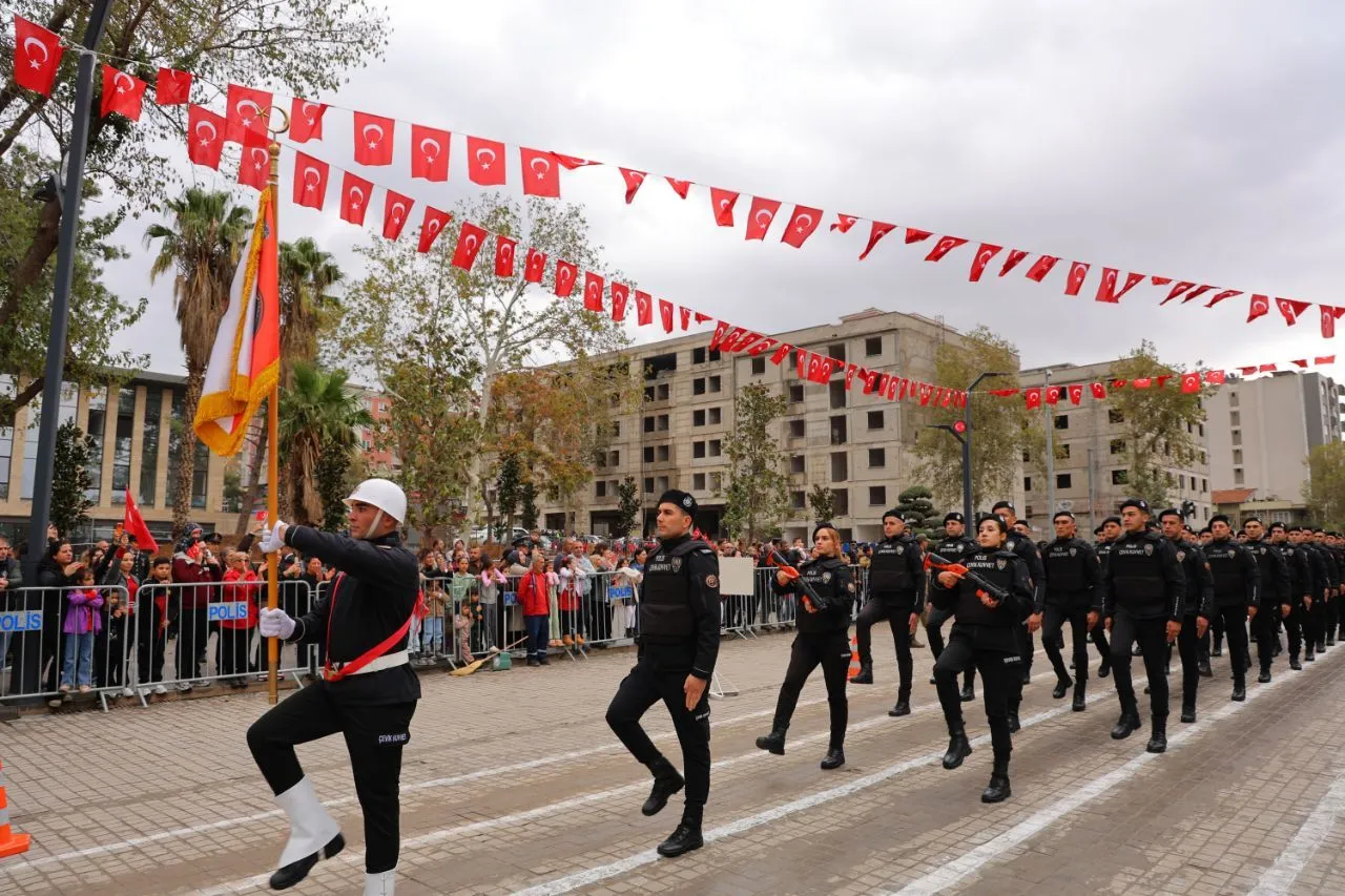 Kahramanmarasta Cumhuriyet Bayraminin 103Uncu Yil Donumu Coskuyla Kutlaniyor 6