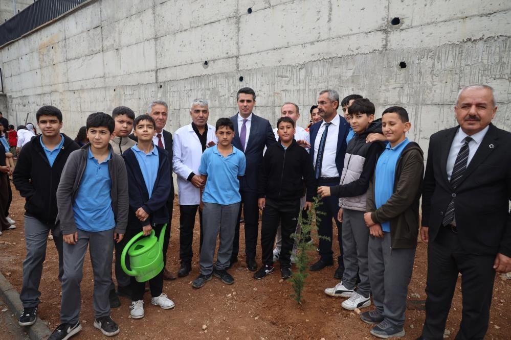 Kahramanmarasta Cumhuriyetin 103 Yili Icin Fidanlar Toprakla Bulustu (4)