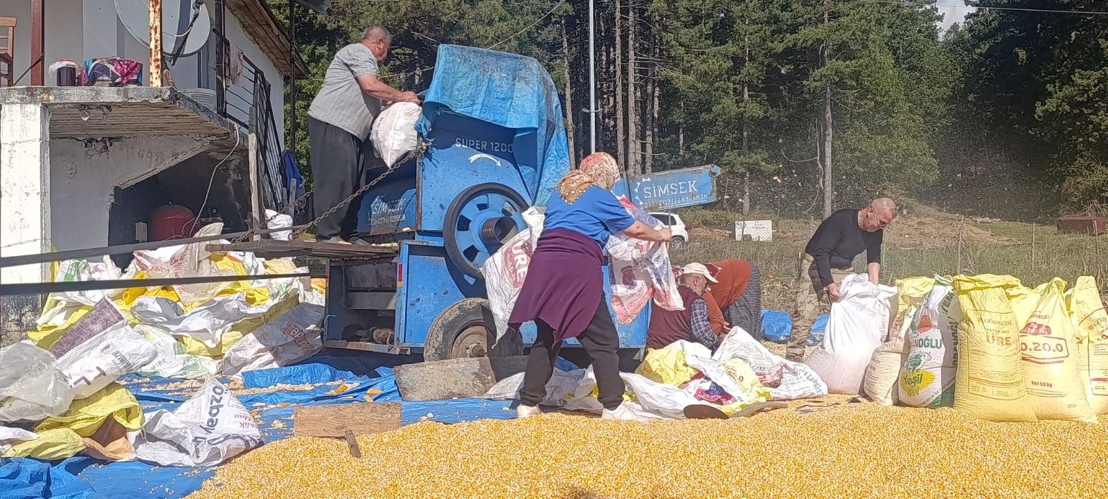 Kahramanmarasta Tarladan Cikarildi Cuvallara Dolduruldu O Ilcede Turuncu Alarm Verildi (2)